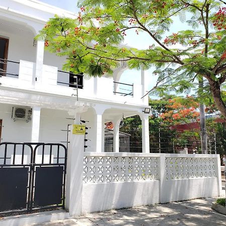 Satrana Hotel Tamatave Туамасина Экстерьер фото